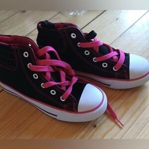 NWOT. Girl 4. Black canvas high tops w/hot pink stitch, laces; white thick sole